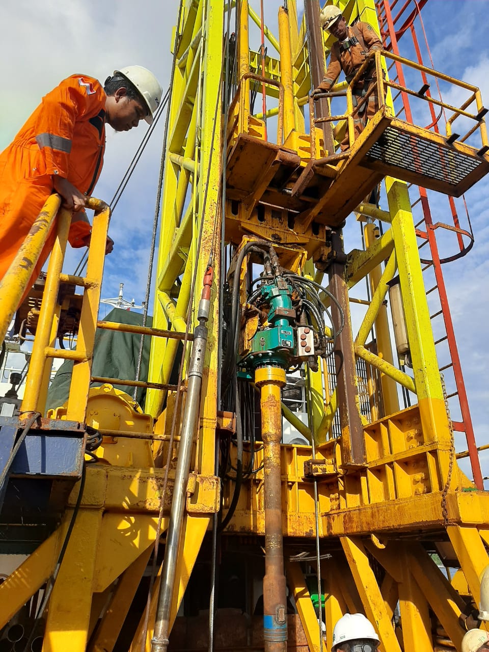 Offshore geotechnical survey vessel and drilling system